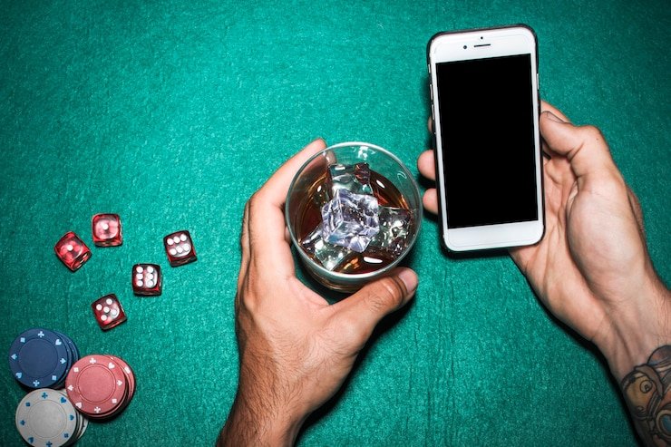 Mobile device displaying SA Gaming live blackjack table on halu platform